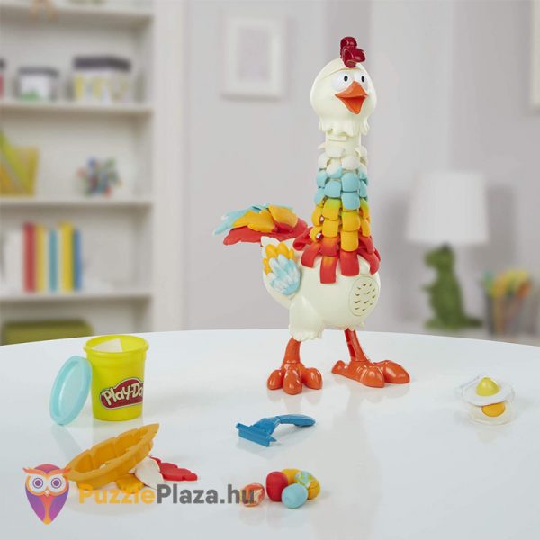 Play-Doh Animal Crew: Cluck a Dee színes nyakú kotkodáló csirke gyurma szett az asztalon - Hasbro