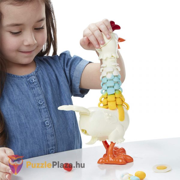 Play-Doh Animal Crew: Cluck a Dee színes nyakú kotkodáló csirke gyurma szett tojás közben - Hasbro