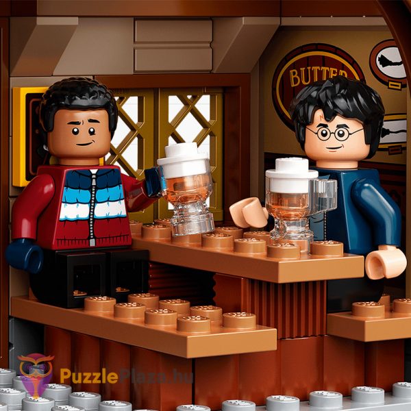 Lego Harry Potter 76388: Látogatás Roxmorts faluba, kocsmában