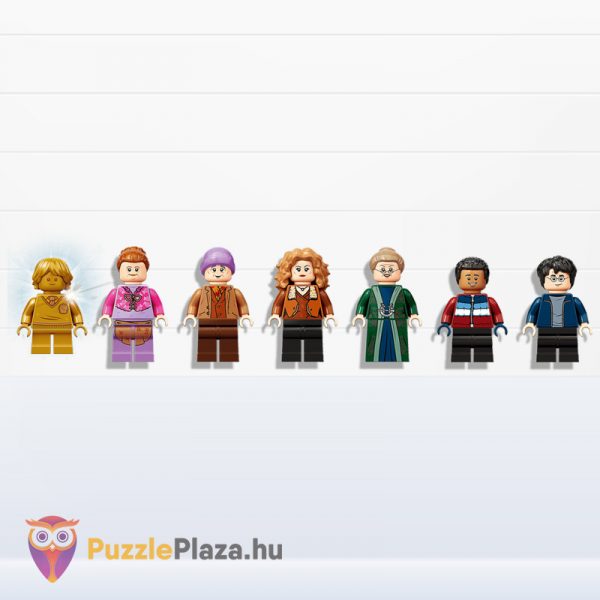 Lego Harry Potter 76388: Látogatás Roxmorts faluba, Lego figurákkal