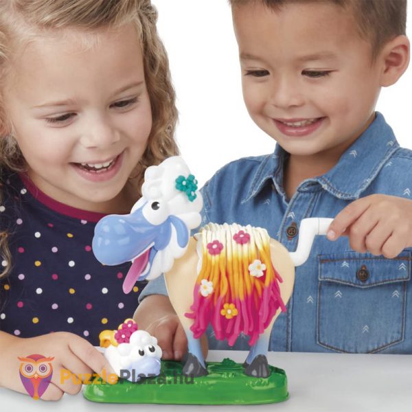 Play-Doh Animal Crew: Sherrie, a nyírható bárány gyurma készlet, játék közben - Hasbro