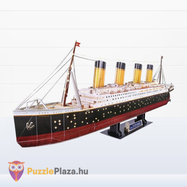 A Titanic 3D puzzle megépítve, LED világítással, 266 db-os (CubicFun)