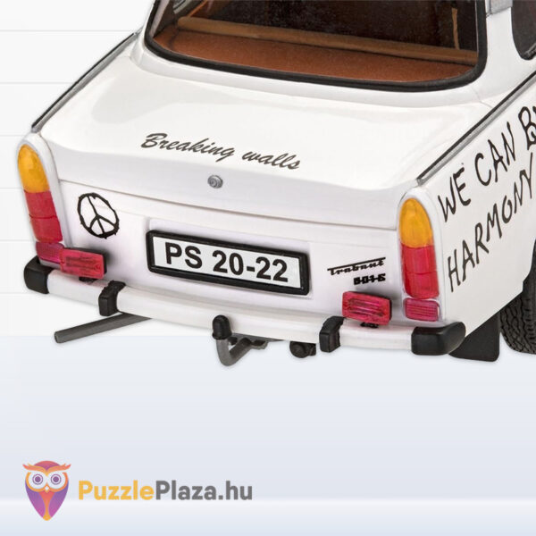Trabant 601S makett készlet hátulról, (1:24) festékkel és kiegészítőkkel (Revell Builders Choice 67713)