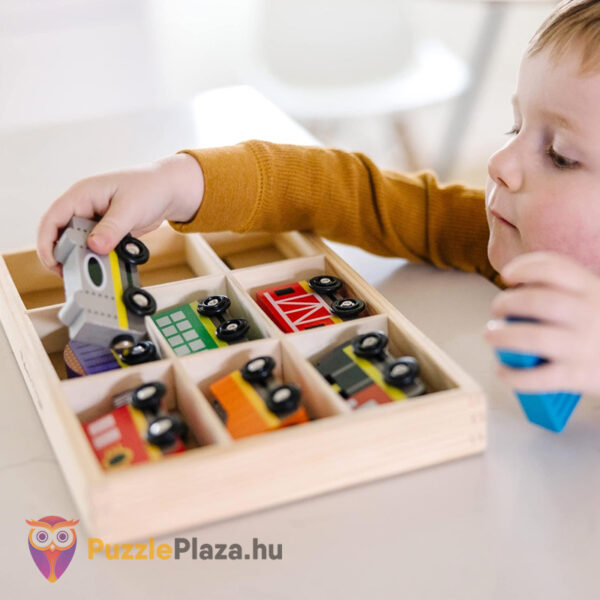 Vonatok és vonatszerelvények, 8 darabos fajáték, gyerekeknek (Melissa & Doug)