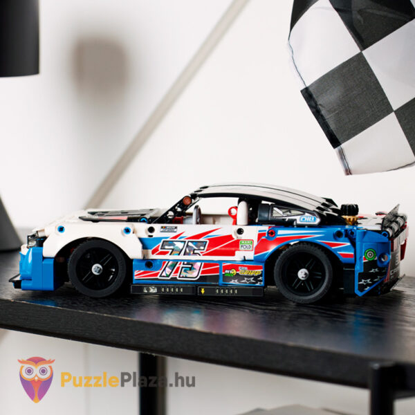 NASCAR: Next Gen Chevrolet Camaro ZL1 versenyautó a polcon (Lego Technic 42153)