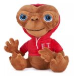 E.T. plüss, kapucnis pulóverben