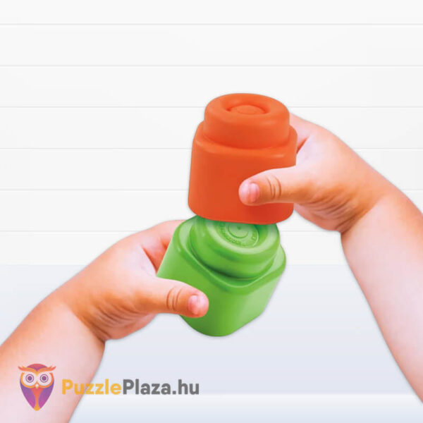 Készségfejlesztő ortopédiai játszószőnyeg a kézben, puha építő kockákkal (Clementoni Soft Clemmy)